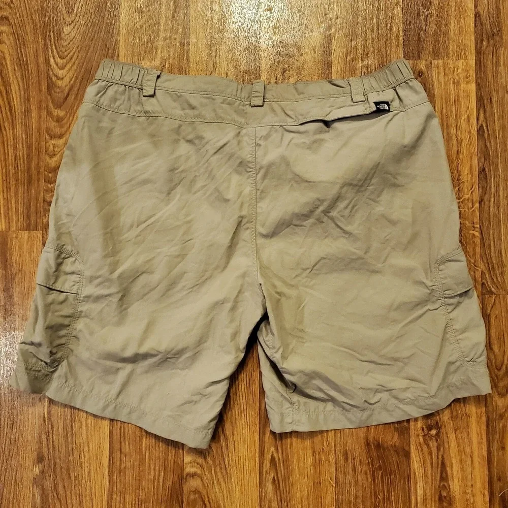 The North Face Cargo Shorts Mens 2XL XXL Beige Hiking Outdoors Nylon Lightweight